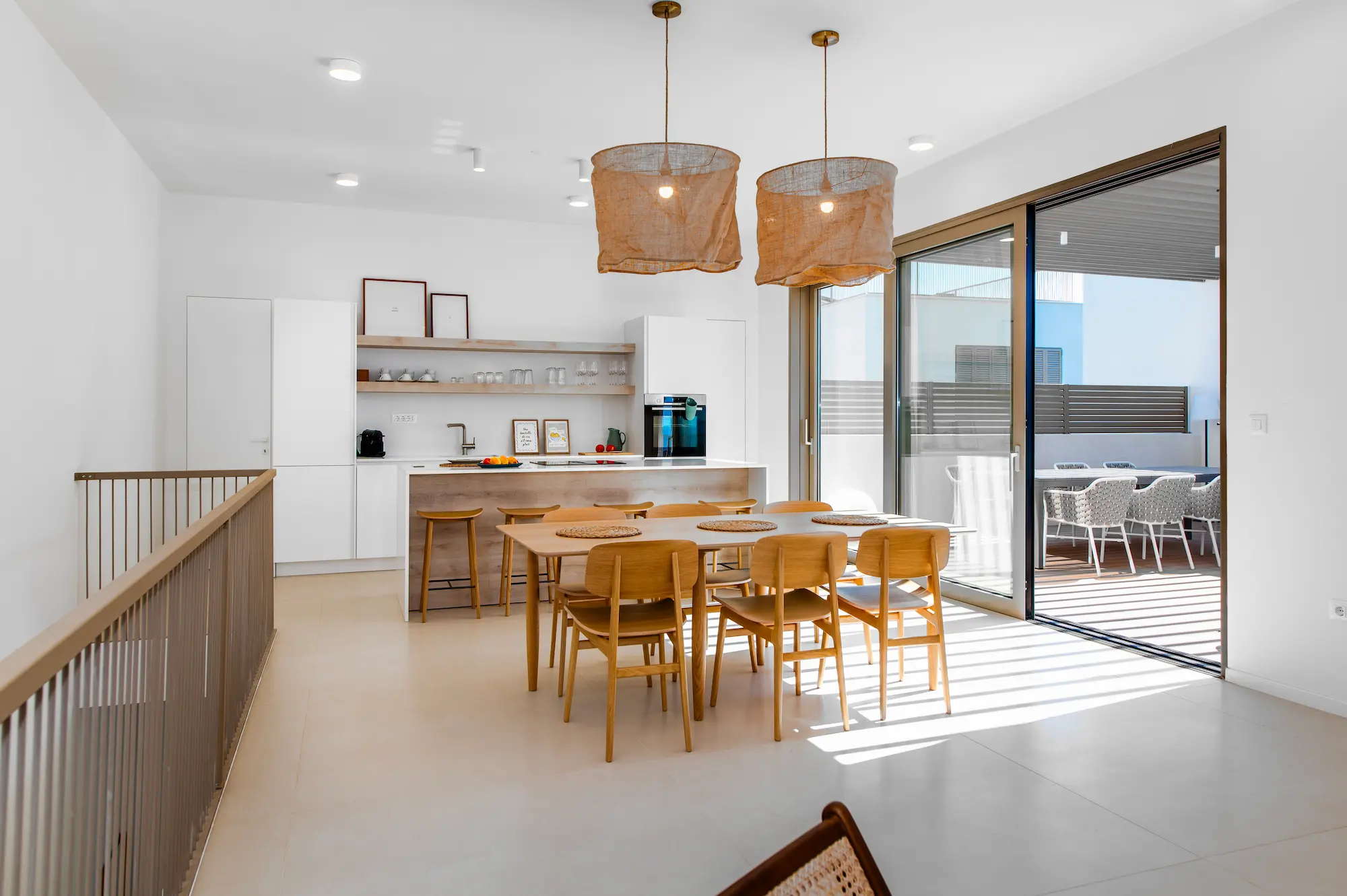 Kitchen & Dining