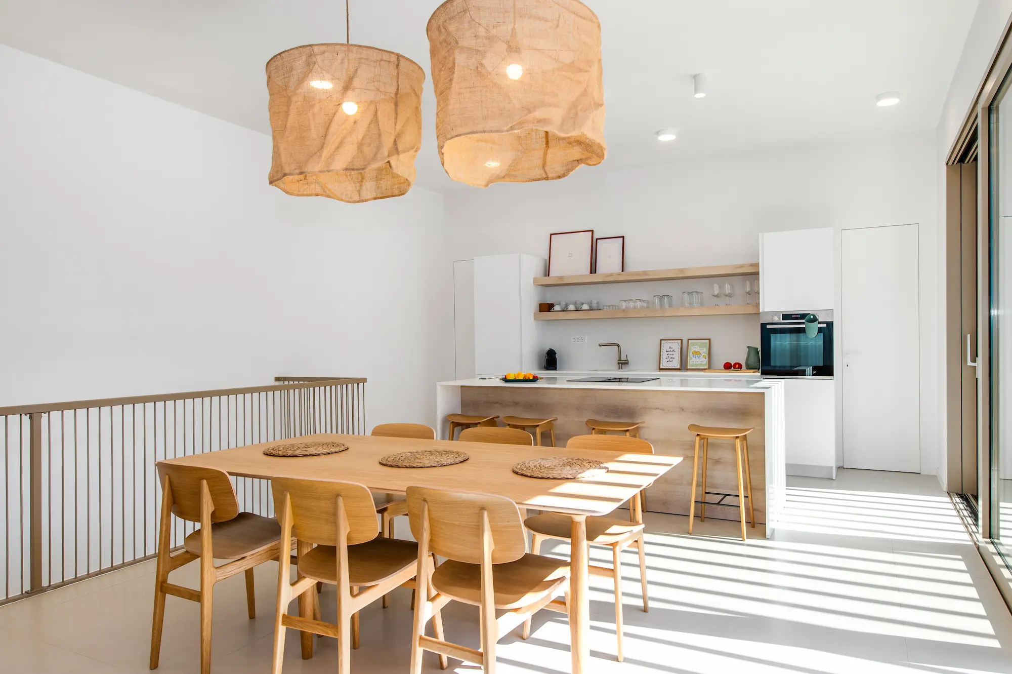 Kitchen & Dining