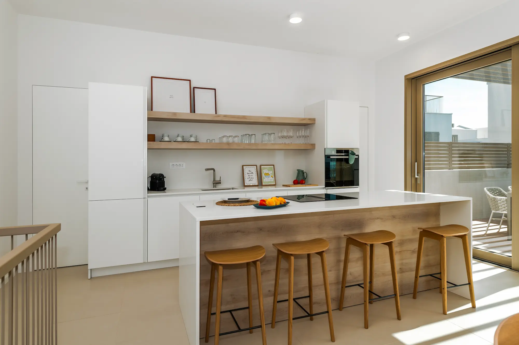 Kitchen & Dining